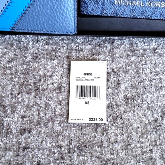 NIB-Micheal Kors Mens 3 In 1 Boxed Wallet Set Denim - Picture 10 of 10